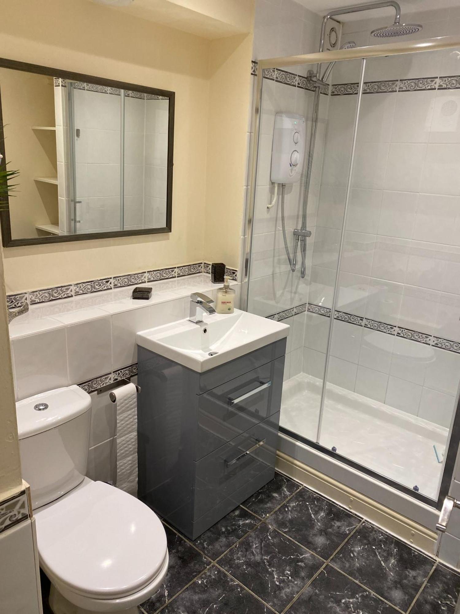 River Courtyard Apartment In The Heart Of Stneots 圣尼奥特 外观 照片