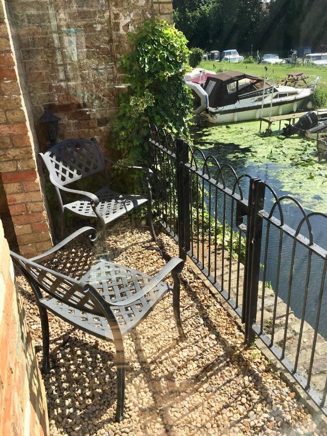 River Courtyard Apartment In The Heart Of Stneots 圣尼奥特 外观 照片