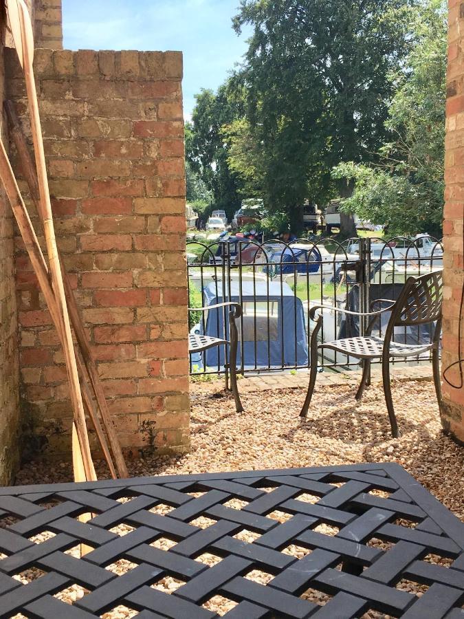 River Courtyard Apartment In The Heart Of Stneots 圣尼奥特 外观 照片